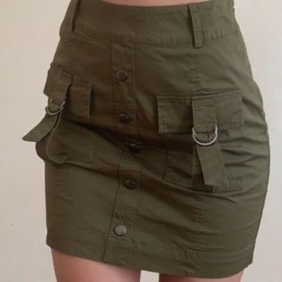 Guess Flynn NWOT Military Green Cargo Mini Skirt Sz 6 - Picture 1 of 10